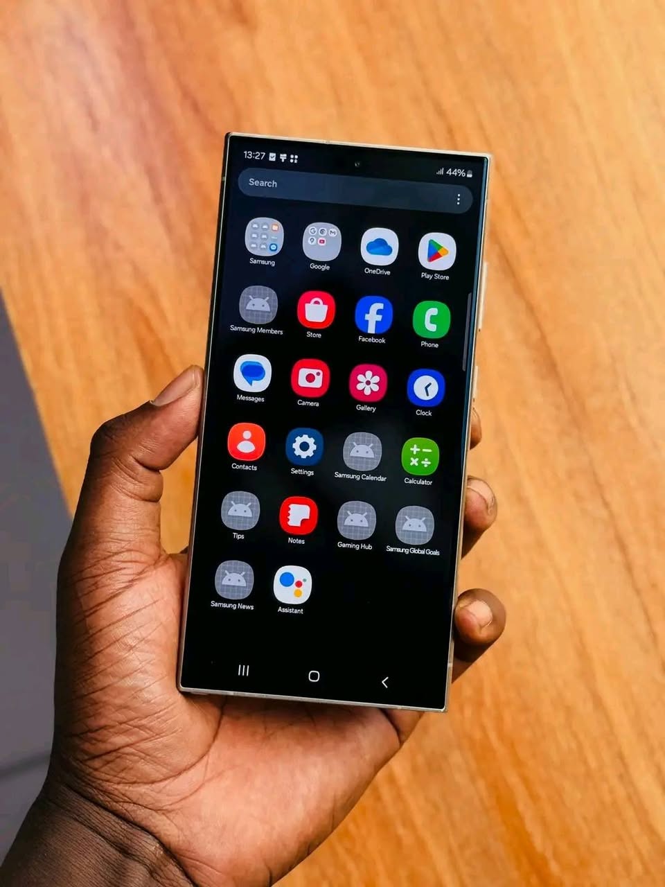 A picture of Samsung galaxy s23utral call whatsapp 0748 860111