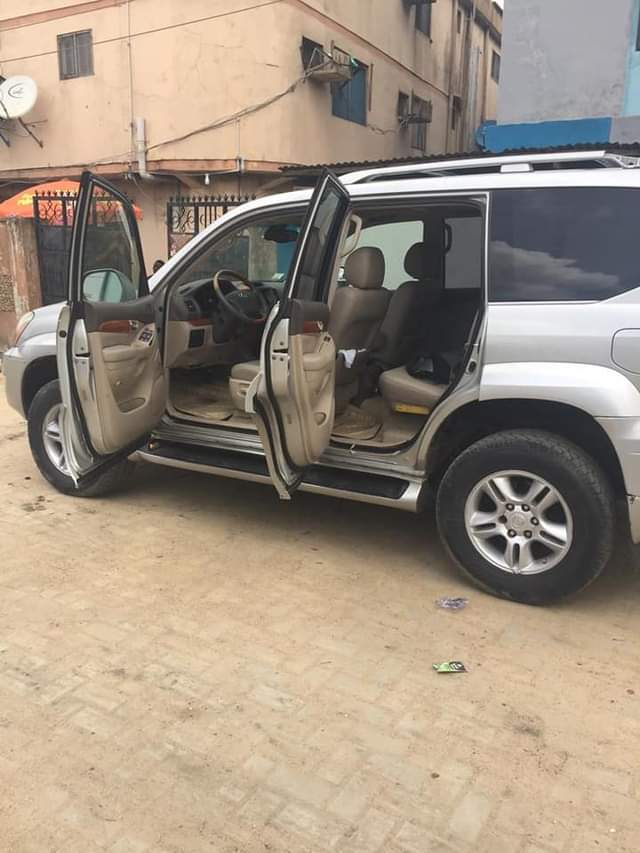 A picture of Lexus GX470 2006 Register