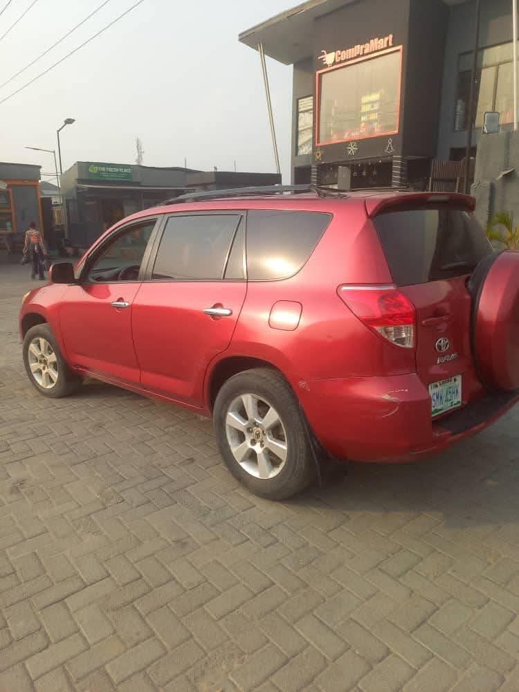 A picture of Nigeria use 08 Toyota RAV4 for sale location ajah