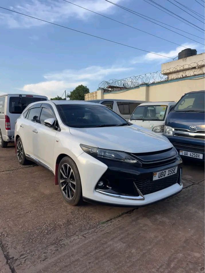 A picture of 2015 Harrier 2 0L UGX 68M 0707442262