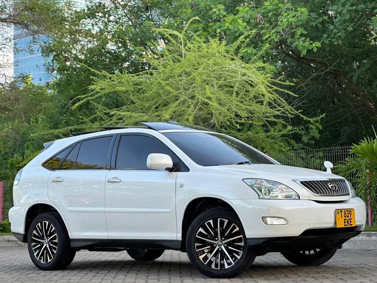 A picture of 2008 TOYOTA HARRIER 33 8M 0628055434