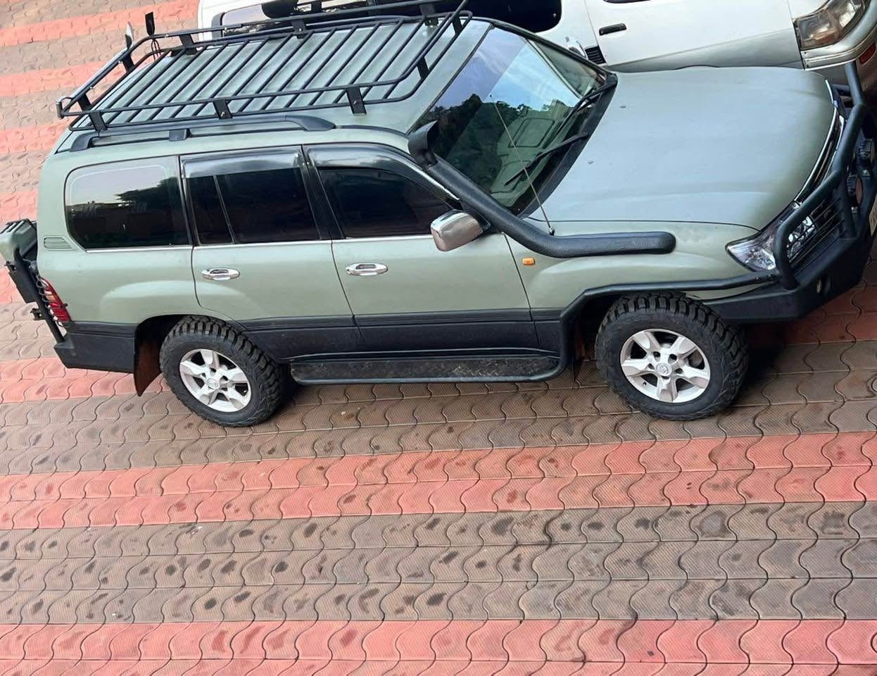 A picture of Land Cruiser 100 Series Diesel Power Buy Drive