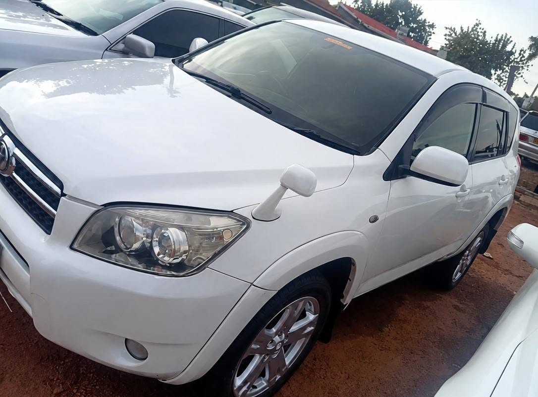 A picture of Toyota Rav 4 2 0 VVT i 2008 White