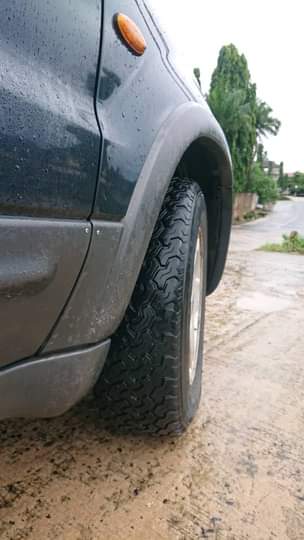 A picture of 2004 FORD ESCAPE