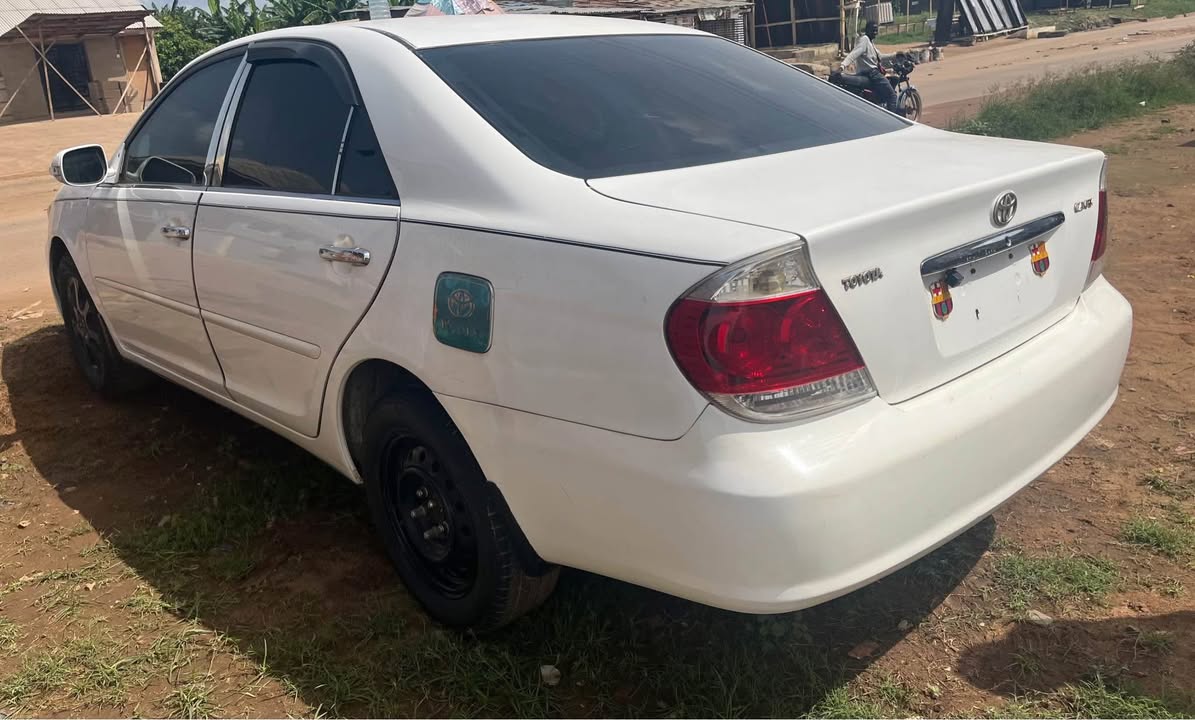 A picture of TOYOTA CAMRY 04 LE