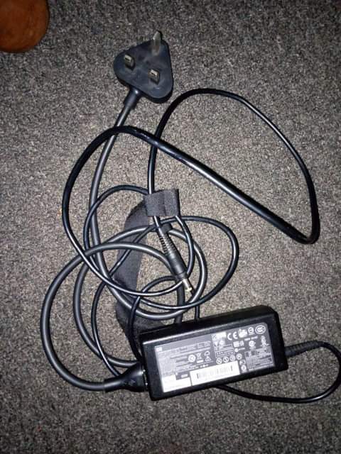 A picture of HP laptop charger