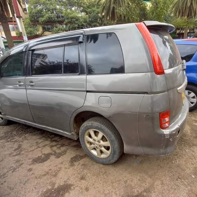 A picture of Toyota Isis For Sale
