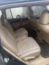 A picture of Register Toyota Highlander 2010 model