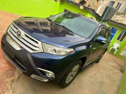 A picture of 2013 Toyota Highlander Toyota Highlander