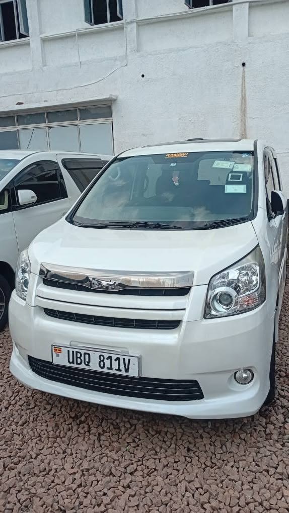 A picture of Toyota noah
