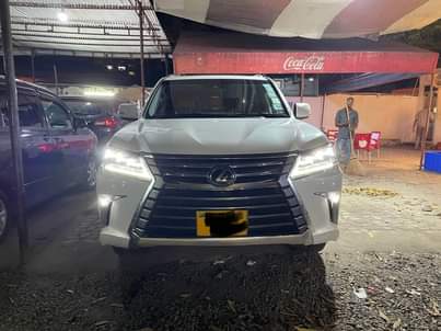 A picture of Toyota Lexus LX570