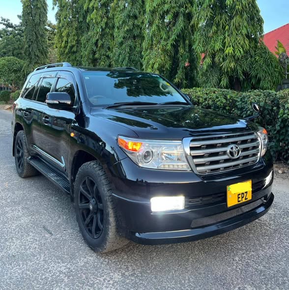 A picture of TOYOTA LANDCRUISER 200 SERIES