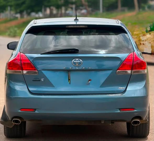 A picture of EXTREMELY CLEAN 2010 TOYOTA VENZA V6 KEYLESS ENTRY PRICE 11M
