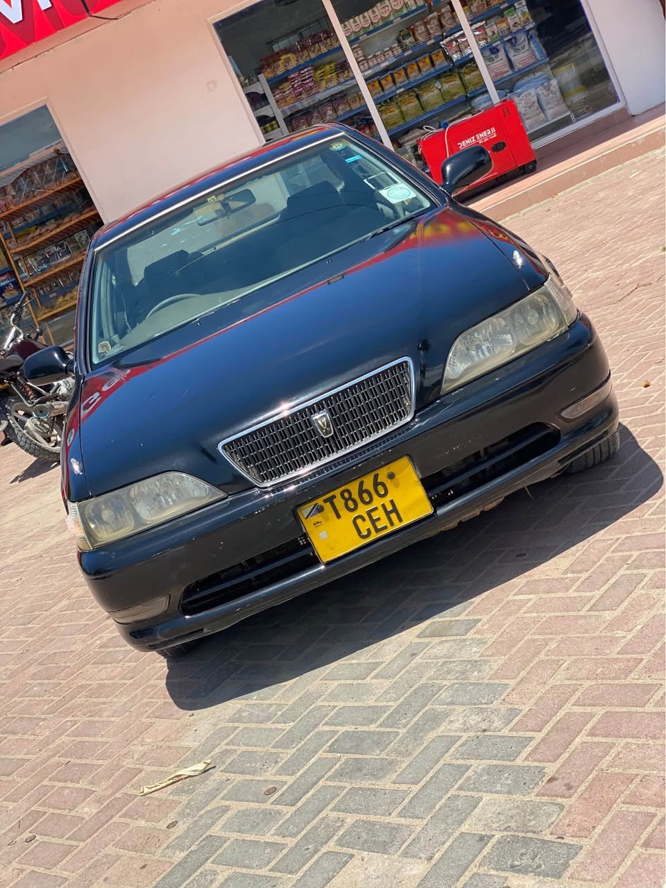 A picture of TOYOTA CRESTA