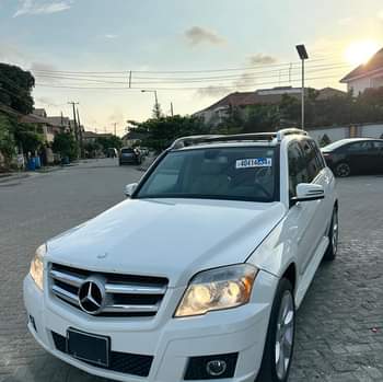 A picture of GLK350 2010 VERY CLEAN PRICE 17 5M slightly negotiable STILL