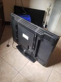 A picture of Toshiba flat tv inch 42