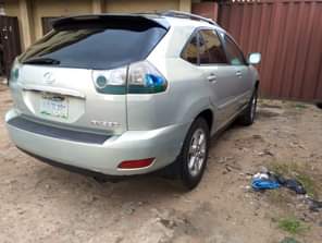 A picture of Neatly Nigerian used Lexus RX330 everything is working perfectly fine