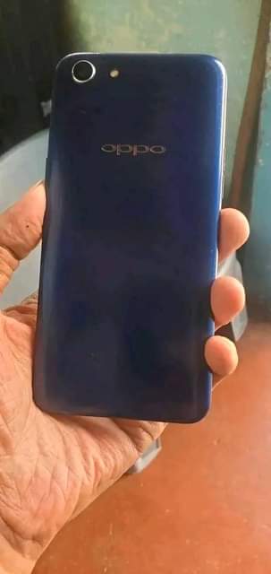 A picture of oppo A83....128gb... 6ram