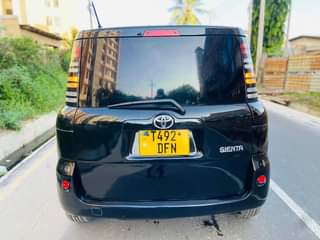 A picture of TOYOTA SIENTA