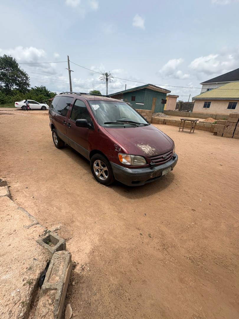 A picture of 2003 TOYOTA SIENNA FOR SALE