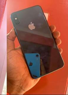 A picture of iPhone Xs GB256