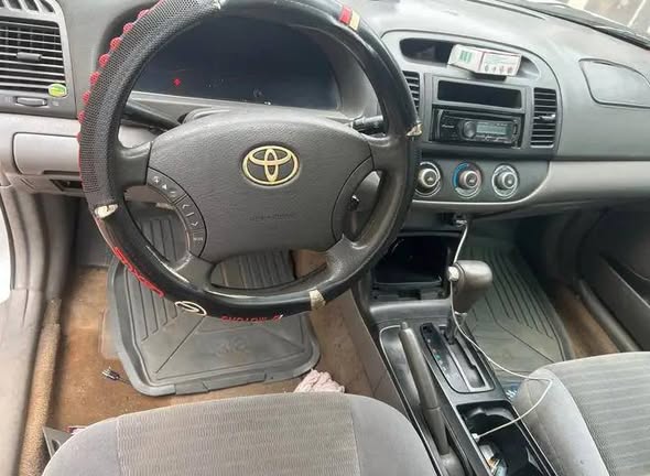 A picture of Toyota Camry 04