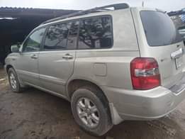 A picture of Toyota highLander 2003 model Jeep engine and gear ok ac