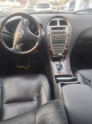 A picture of 2012 lexus ES350