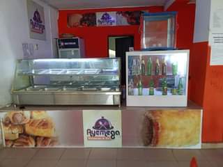 A picture of fastfood restaurants