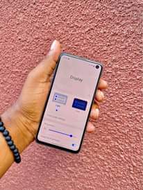 A picture of Samsung S10e 128GB Duos