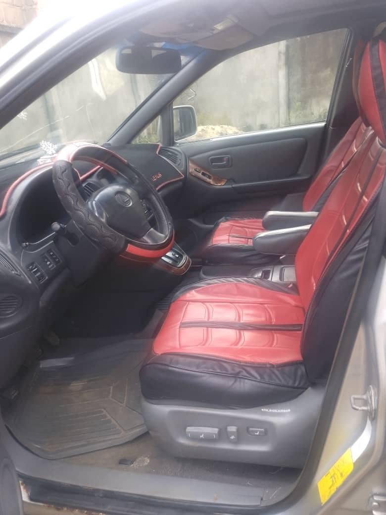 A picture of Lexus ES300