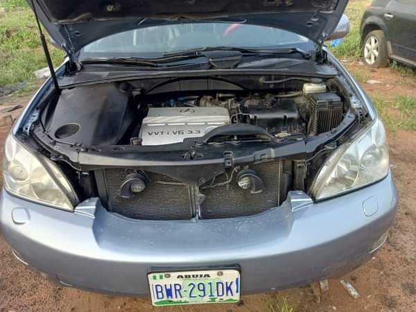 A picture of Over highest grade Lexus RX 330 Everything is intact and