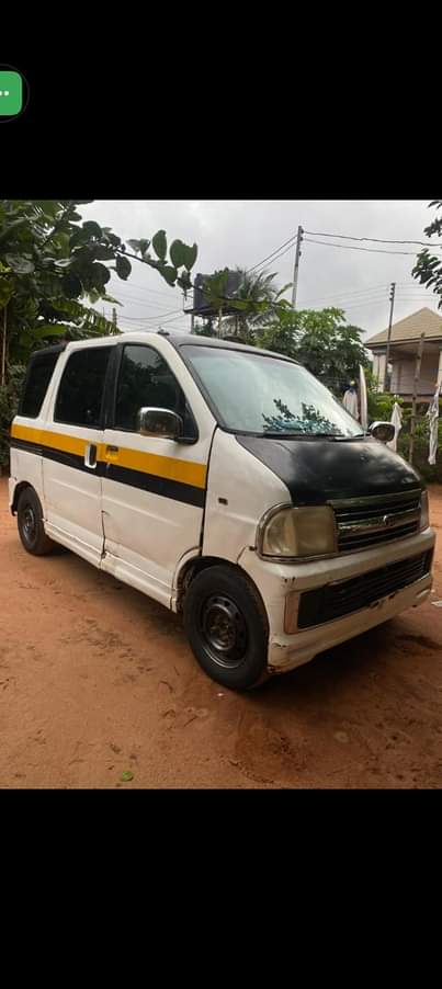A picture of Diahatsu altrai shuttle bus