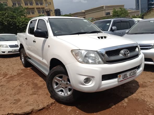 A picture of Toyota Hilux Model 2011 Manual 0787181703 0704482571 Call Whatsapp