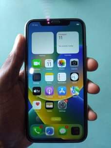 A picture of Iphone 11 PLAIN
