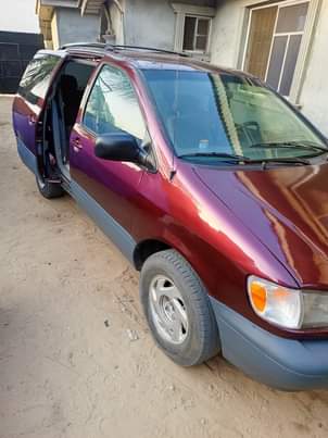 A picture of Toyota Sienna
