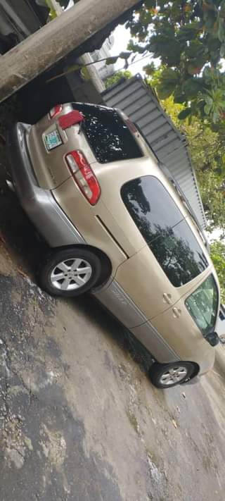 A picture of Toyota sienna