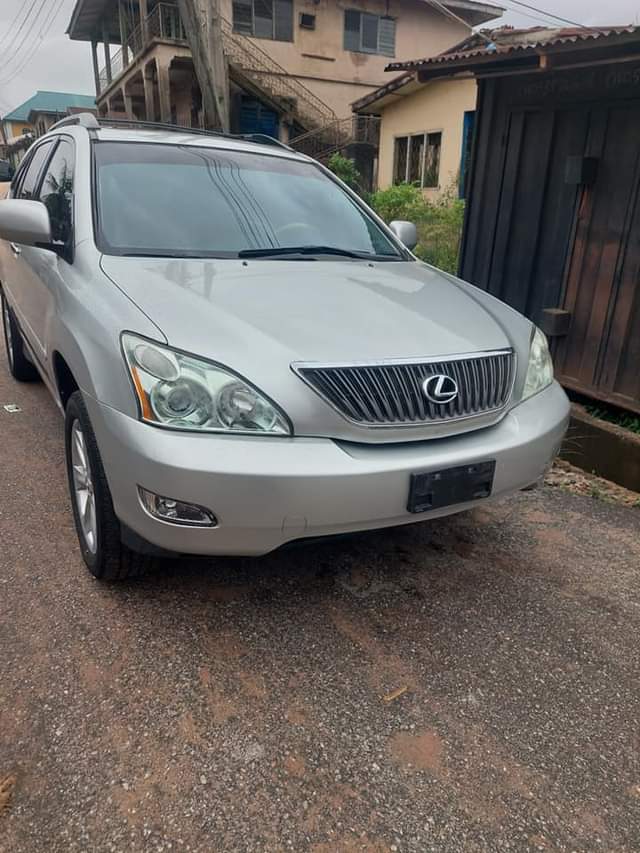 A picture of Unregistered lexus Rx350 small body
