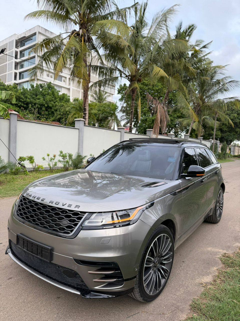 A picture of RANGE ROVER