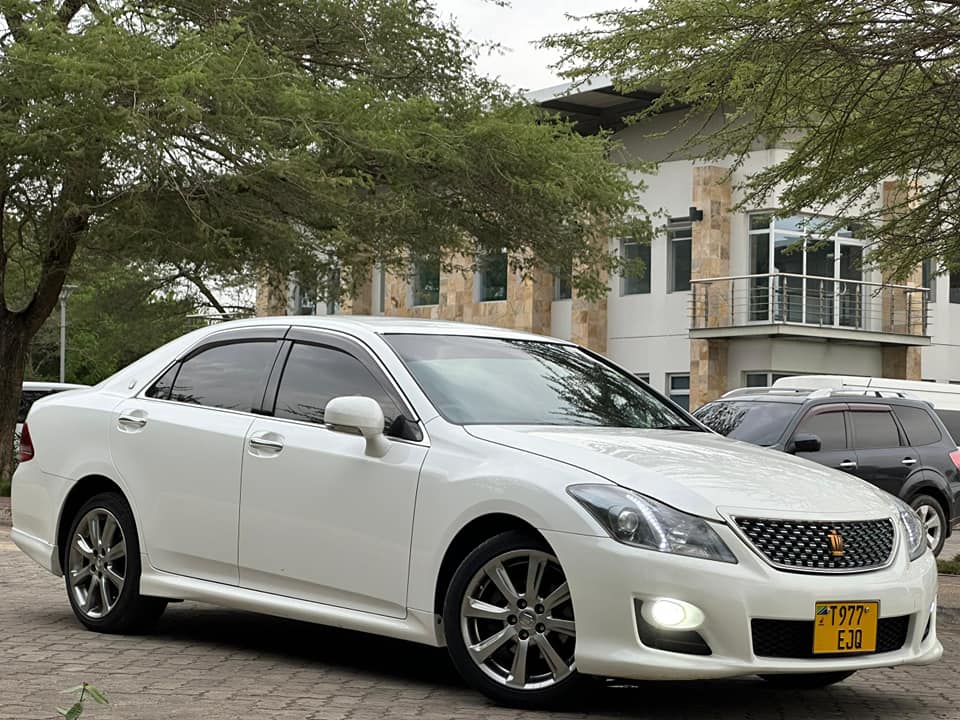 A picture of TOYOTA CROWN ATHLETE 