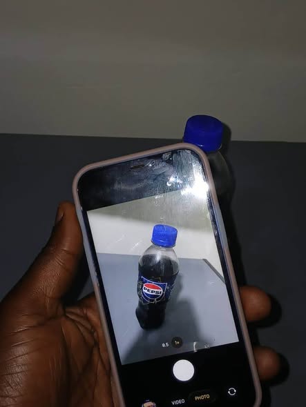 A picture of IPhone 12 64GB 550k 0740184141