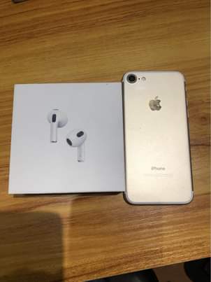 A picture of IPHONE 7pln 128GB clean Sana