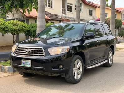 A picture of Direct Belgium Standard 2008 Toyota highlander Limited Car is kitted