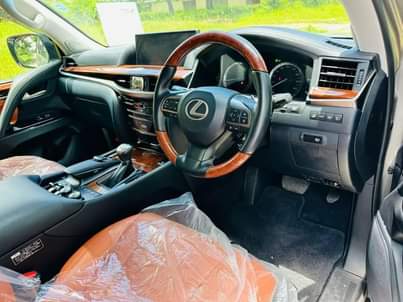 A picture of LEXUS LX570 0785672221