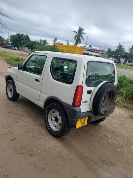 A picture of Suzuki Jimmy manual transmission