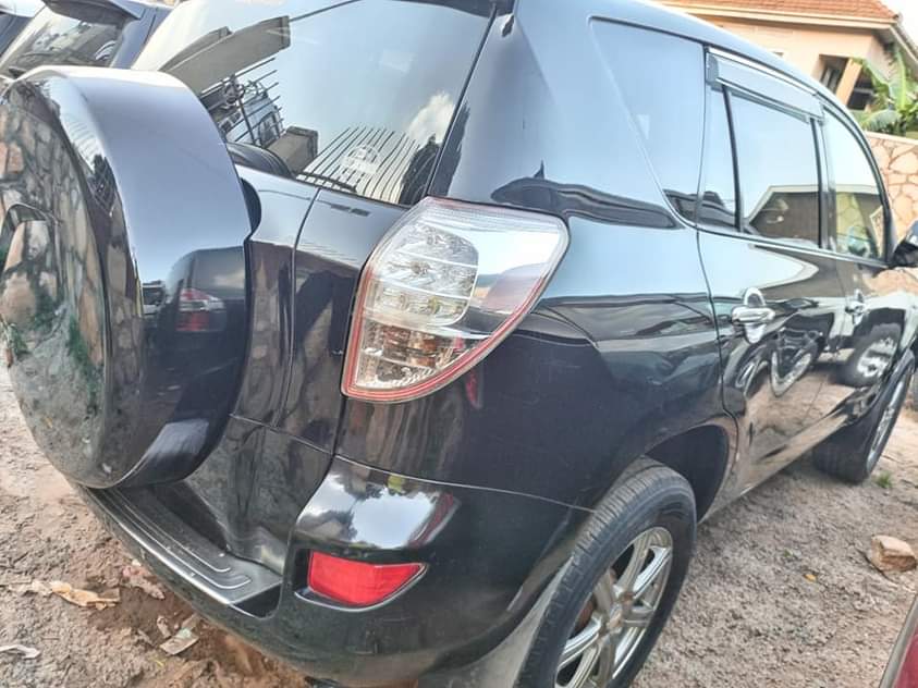 A picture of Toyota Corolla Rav4
