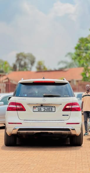 A picture of Benz ML 350 blue TEC