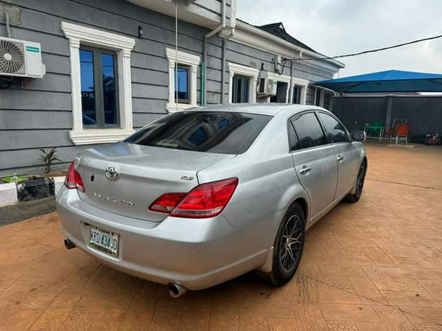 A picture of Few months registered 2005 Avalon complete first body Tokunbo standard
