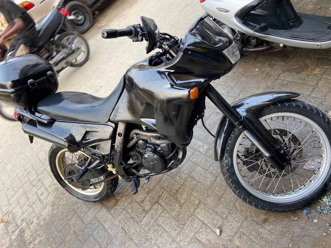A picture of Aprilia pegaso scrambler