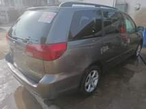 A picture of Toyota sienna 2005